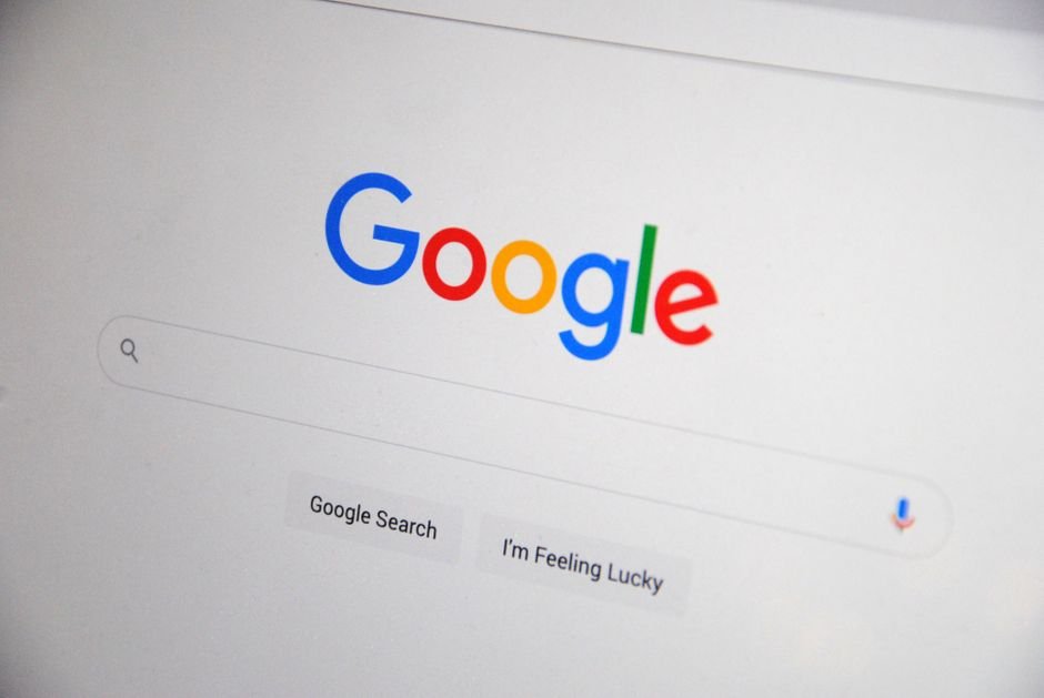 Evaluating search and assistant results on screen