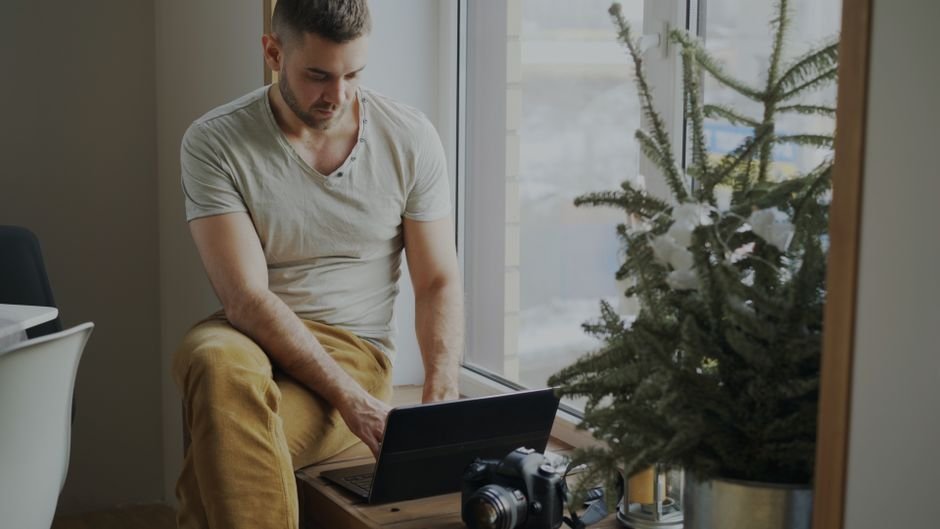 Freelance contributor working on AI training tasks from home